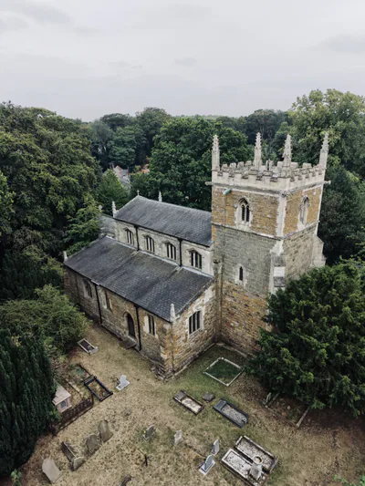 Barnoldby le Beck — photo 1 of 3